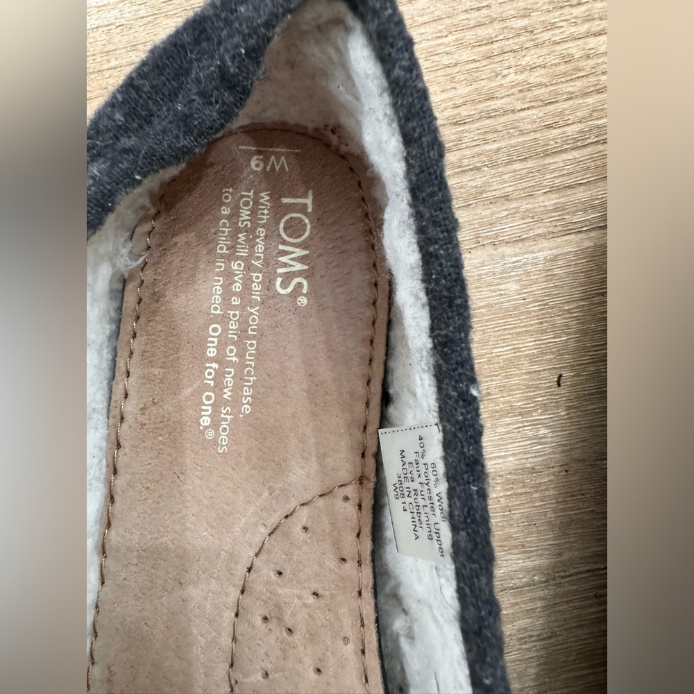 Toms gray wool blend flats with faux fur lining size 9 - Picture 2 of 6
